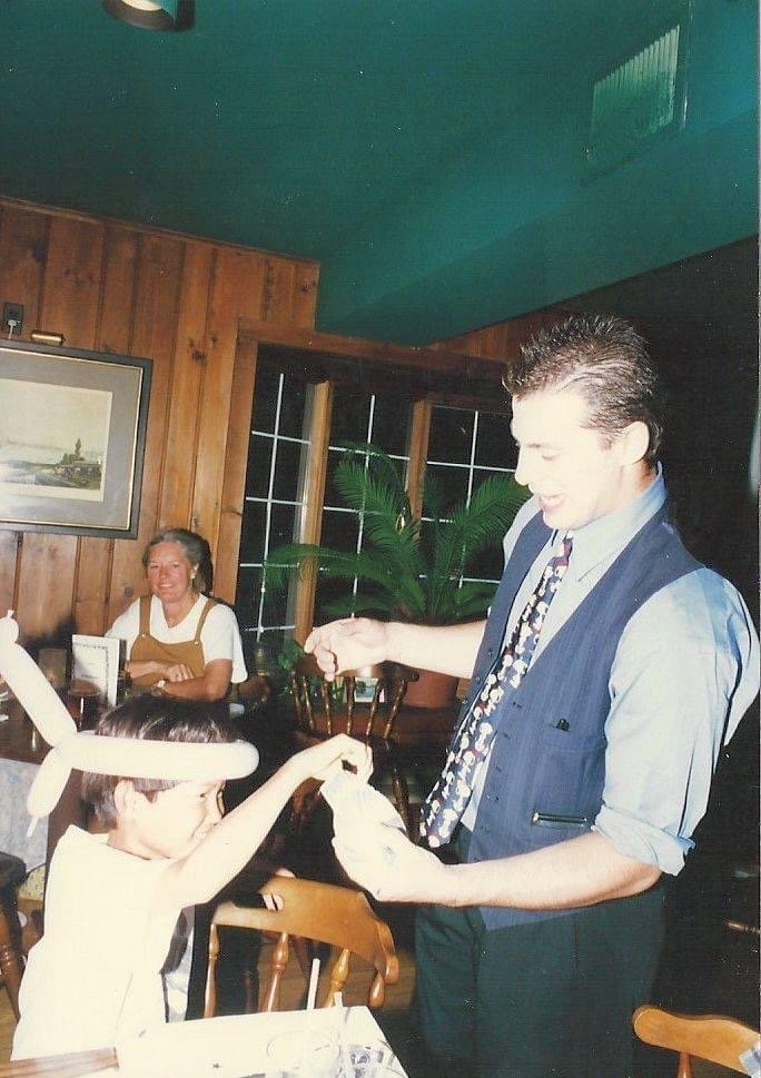 Mo Magic interacting with guests during a live performance